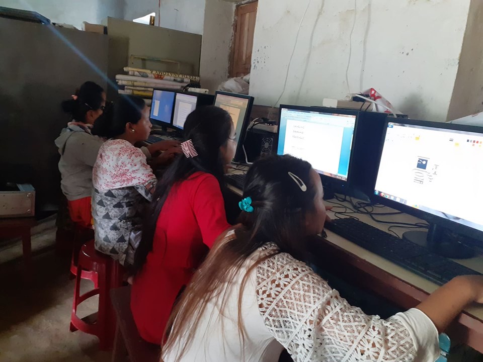 Computer training session at Kogate for Dignity Project participants